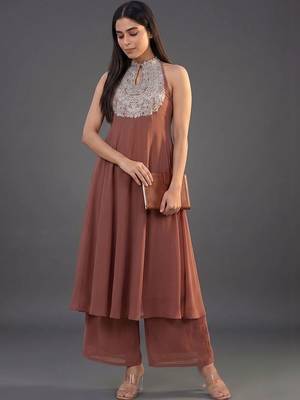 everyday workwear women embroidered kurta with palazzos 3