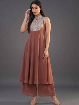 everyday workwear women embroidered kurta with palazzos 4