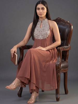 everyday workwear women embroidered kurta with palazzos 6