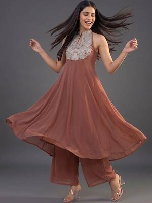 everyday workwear women embroidered kurta with palazzos 7