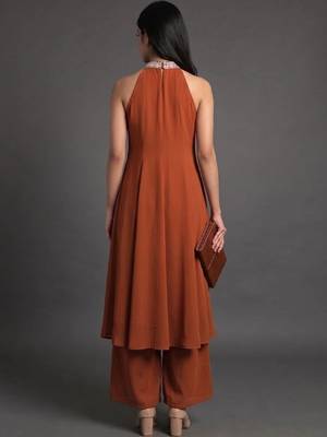 smart women embroidered kurta with palazzos 2