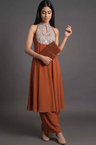 smart women embroidered kurta with palazzos
