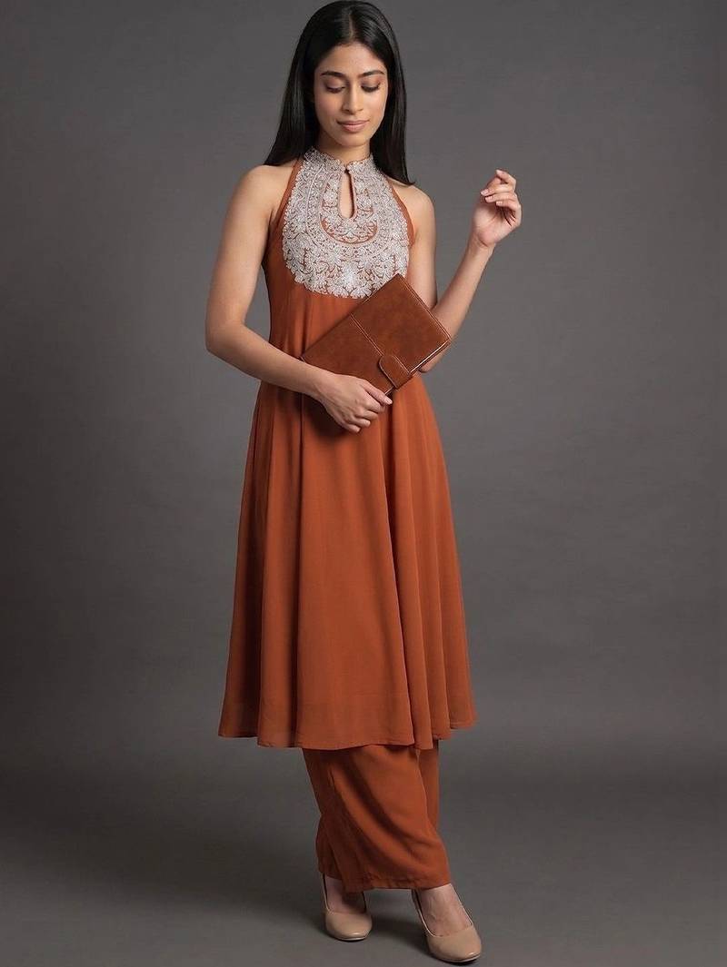 smart women embroidered kurta with palazzos