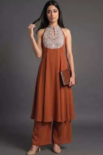 smart women embroidered kurta with palazzos