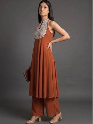 smart women embroidered kurta with palazzos 5