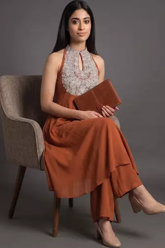 smart women embroidered kurta with palazzos