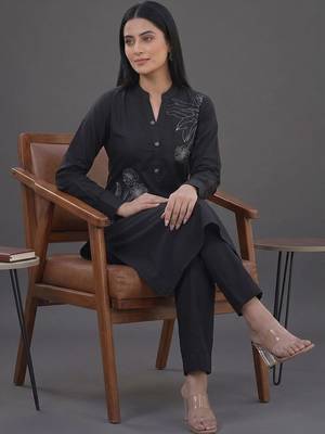 formal women embroidered kurta with trousers 3