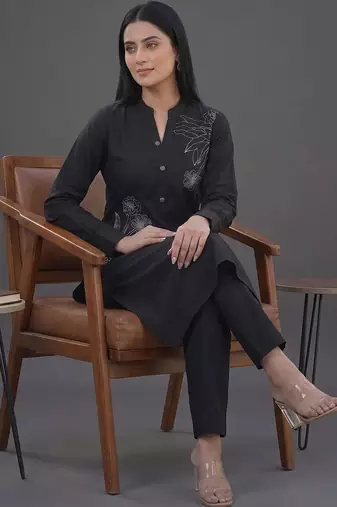 formal women embroidered kurta with trousers