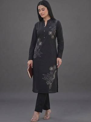 formal women embroidered kurta with trousers 6