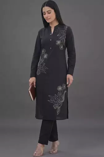 formal women embroidered kurta with trousers