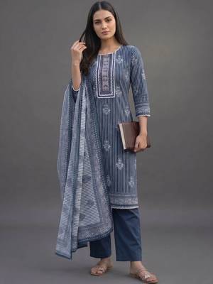 everyday workwear women printed kurta with trousers with dupatta 5