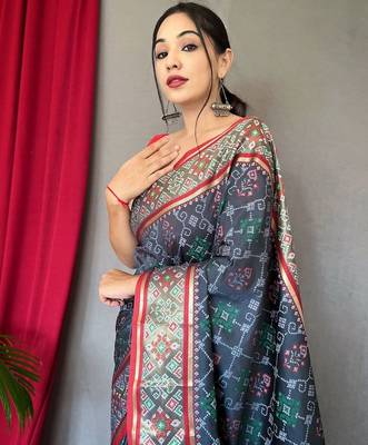 Grey ethnic motifs woven design zari silk blend banarasi saree 3