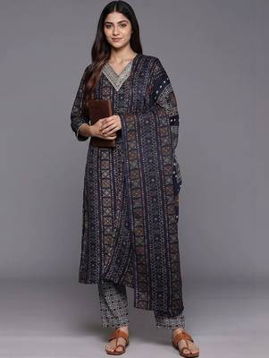 smart women printed kurta with trousers with dupatta 1