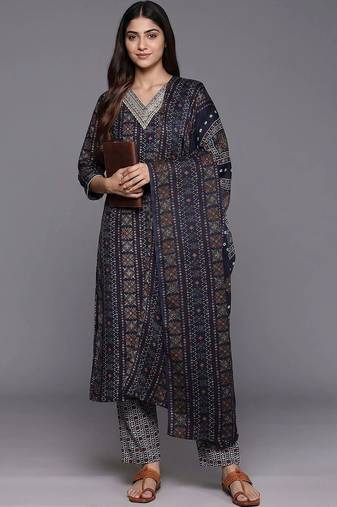 smart women printed kurta with trousers with dupatta