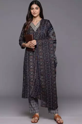 smart women printed kurta with trousers with dupatta