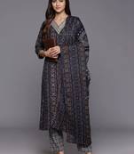smart women printed kurta with trousers with dupatta