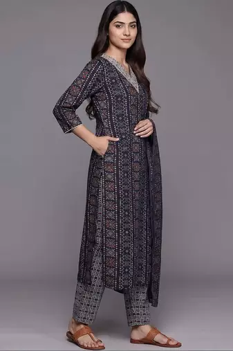 smart women printed kurta with trousers with dupatta