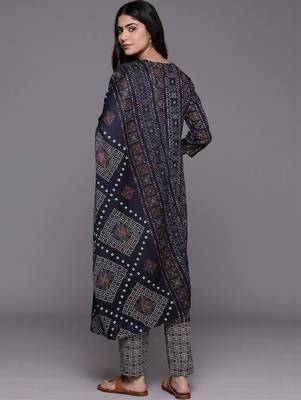 smart women printed kurta with trousers with dupatta 3