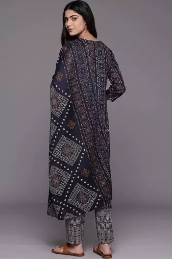 smart women printed kurta with trousers with dupatta