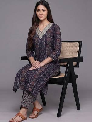 smart women printed kurta with trousers with dupatta 4