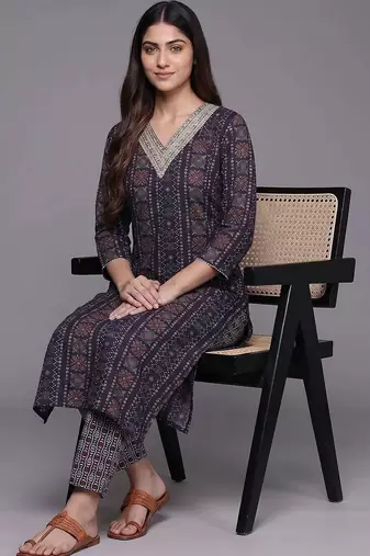 smart women printed kurta with trousers with dupatta