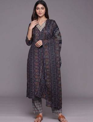 smart women printed kurta with trousers with dupatta 5