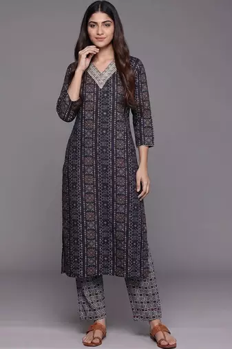 smart women printed kurta with trousers with dupatta