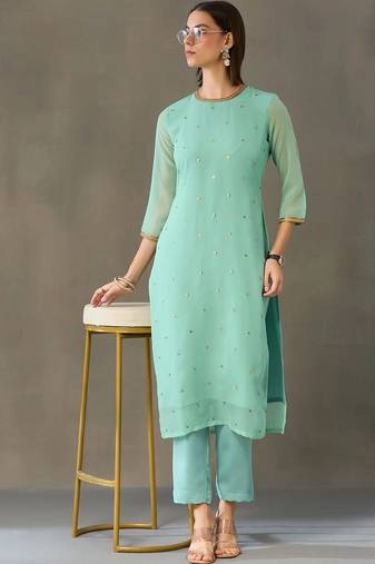 smart women embroidered kurta with trousers