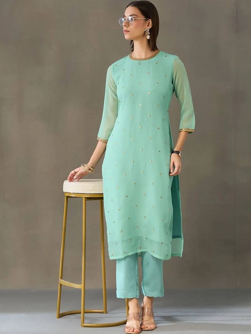 smart women embroidered kurta with trousers
