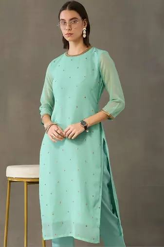 smart women embroidered kurta with trousers