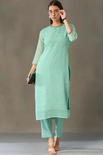 smart women embroidered kurta with trousers