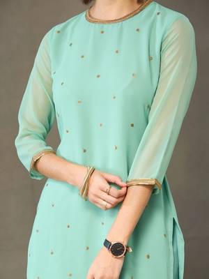 smart women embroidered kurta with trousers 5