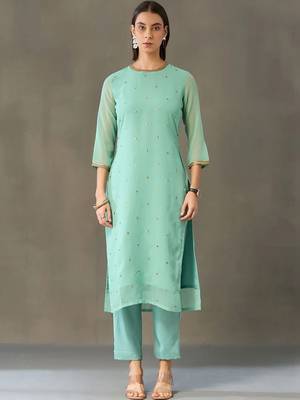 smart women embroidered kurta with trousers 6