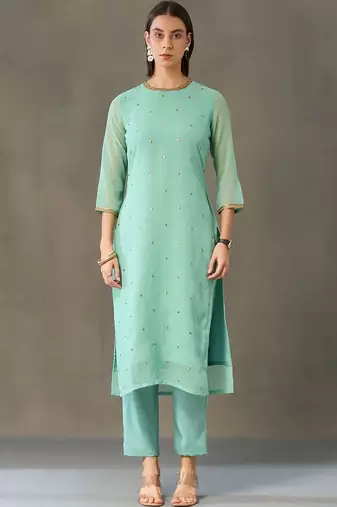 smart women embroidered kurta with trousers