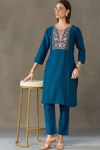 everyday workwear women embroidered kurta with trousers