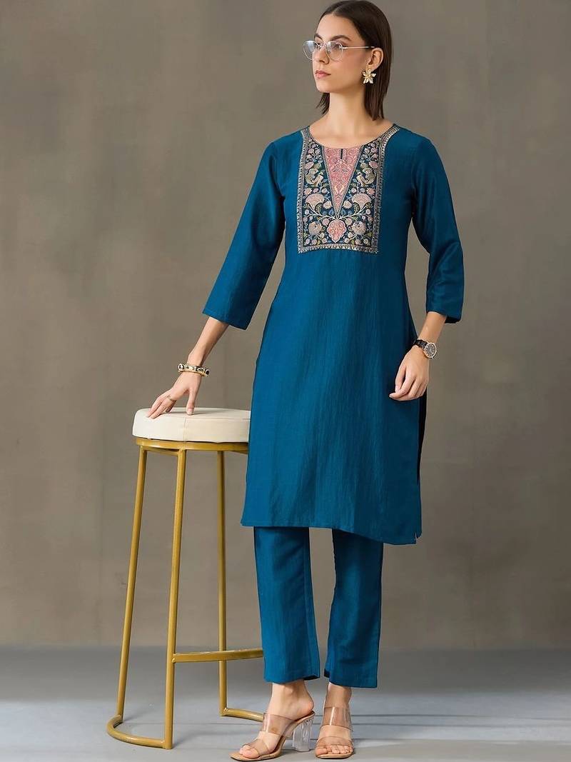 everyday workwear women embroidered kurta with trousers