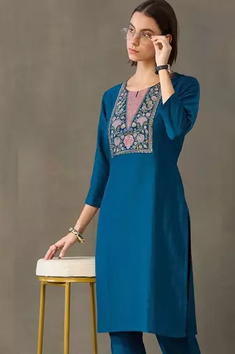 everyday workwear women embroidered kurta with trousers