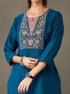 everyday workwear women embroidered kurta with trousers 5