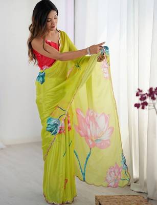 Green floral kutchi embroidery silk blend saree 5