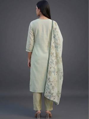 smart women printed kurta with trousers with dupatta 2