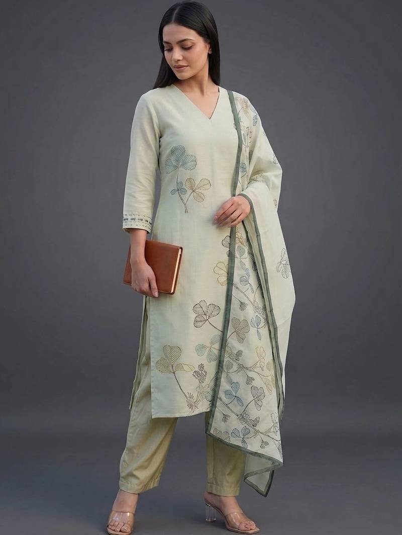 smart women printed kurta with trousers with dupatta
