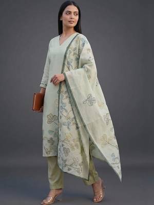smart women printed kurta with trousers with dupatta 4