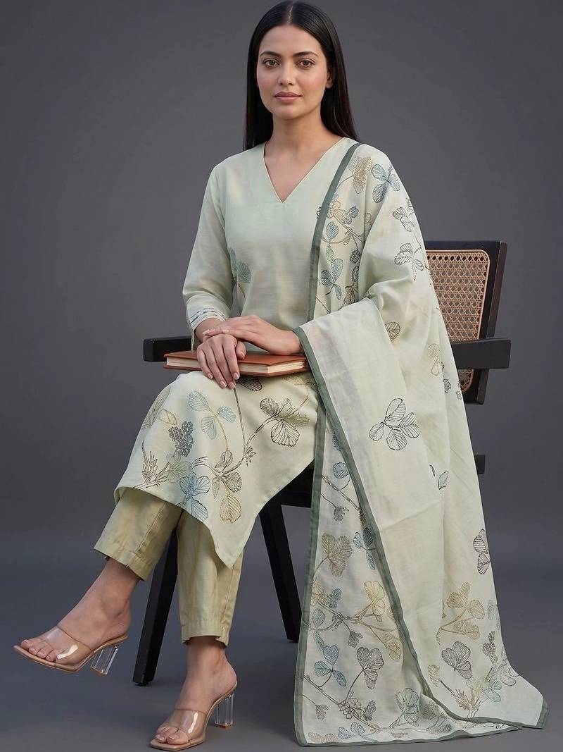 smart women printed kurta with trousers with dupatta