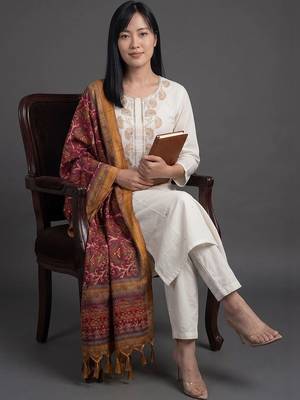 everyday workwear women embroidered kurta with trousers with dupatta 3
