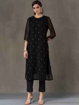 workwear women embroidered kurta with trousers 3