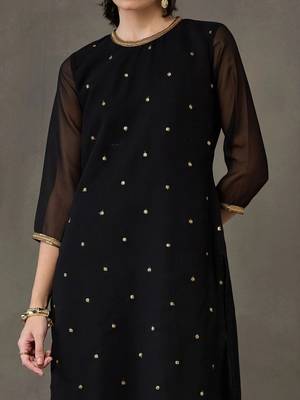 workwear women embroidered kurta with trousers 5