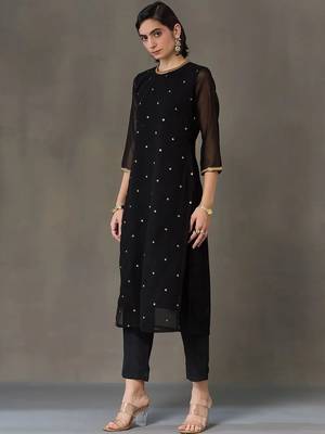 workwear women embroidered kurta with trousers 6