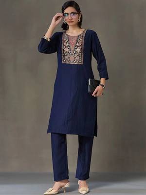 tailored women embroidered kurta with trousers 3