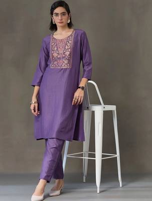 formal women embroidered kurta with trousers 1