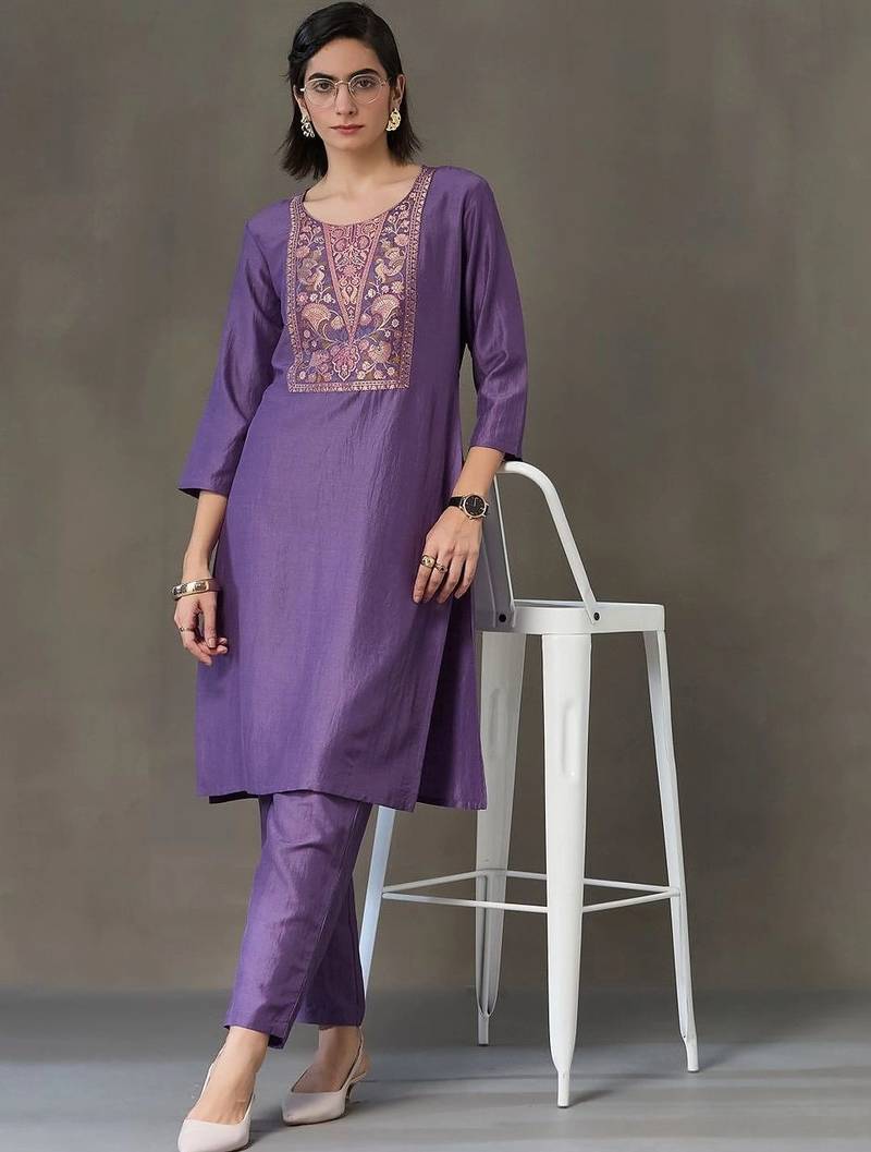 formal women embroidered kurta with trousers